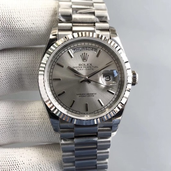 Sunday Calendar series men's and women's watches, silver dial, silver bezel, 36mm and 40mm sizes, silver President-style bracelet.